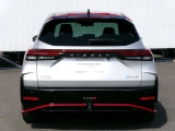 NISMO専用ルーフスポイラー・リヤバンパー。