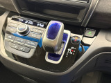 運転のしやすいシフトレバー。