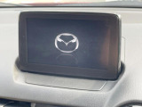 【マツダコネクトナビ】車内の雰囲気にマッチした一体型タイプのナビ。各種車輌設定やBluetooth再生等、様々な機能が楽しめます。直感的なダイヤル操作が可能で、使い勝手も良好です。