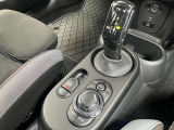 車両の詳細、ご質問につきましては、弊社営業スタッフまでお気軽にご連絡下さいませ。遠方のお客様には実車の詳細画像送信も承ります。