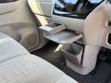 運転席横にはドリンクホルダーもございます。