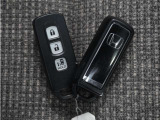 ◆スマートキー◆カギをバッグやポケットに入れたままでもドアロックの開閉ができる『スマートキー』付き!雨天や暗くなってもカギを取り出す必要がなくドアの開錠&エンジンも始動できます