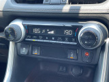 【 オートエアコン 】車内温度を感知して自動で温度調整をしてくれるのでいつでも快適な車内空間を創り上げます!//