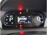 とっても見やすいメーターです。夜間時はラグジュアリーな気分にさせてくれる照明が魅力ですので、夜のドライブも楽しみになりますよ♪
