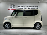 当社の車両には『安心して車選びをしていただくために』お支払い総額を表示しております。税金、自賠責保険料、登録費用、リサイクル料金が含まれており、県内登録及び届出で店頭納車の場合になります。