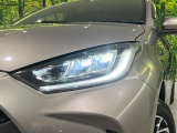 【LEDヘッドライト】悪天候や夜間走行時も良好な視界を確保し安心して運転できる高輝度LEDヘッドライトを装備!点灯速度が早く、消費電力も抑えられています。