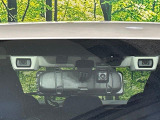 【アイサイトVer3】前方の車両等を検知し、衝突しそうな時は警報で注意を促し、ブレーキを踏む力をサポート。ブレーキを踏めなかった場合は衝突被害軽減ブレーキが作動、衝突回避をサポートします。
