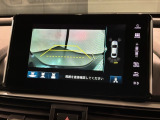 リバースギアに入れるだけで後方の表示へ切り替わります。夜間や雨の日の駐車も楽になりますよ。