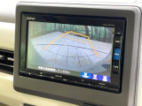 【バックカメラ】駐車時に後方がリアルタイム映像で確認できます。大型商業施設や立体駐車場での駐車時や、夜間のバック時に大活躍!運転スキルに関わらず、今や必須となった装備のひとつです!