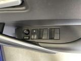 パワーウィンドウスイッチで運転席から全席の窓の開閉ができます♪