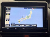 ナビ付きです。目的地を設定すれば、初めての場所でも簡単に行くことが出来ます。(音楽だって聴けちゃいます。)今や欠かせないアイテムですね。カーナビと共に楽しいカーライフを送って下さい(^0^)