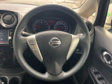 インテリアに合わせたデザインのステアリングは、運転される方のことも考え、運転しやすい形状、大きさです。是非一度、実際に触ってお確かめください。