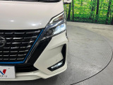 【LEDヘッドライト】悪天候や夜間走行時も良好な視界を確保し安心して運転できる高輝度LEDヘッドライトを装備!点灯速度が早く、消費電力も抑えられています。