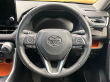 【純正革巻きステアリング】上質な革を使用することで、手にしっかり馴染みとても運転しやすいハンドルです♪
