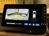 リバースギアに入れるだけで後方の表示へ切り替わります。夜間や雨の日の駐車も楽になりますよ。