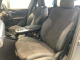 【助手席シート】運転席シート同様長時間乗車・スポーツドライビングでも疲れにくい形状にセッティングされたシートを装備しております。