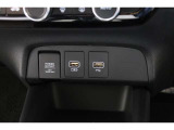 スマートフォンなどの音楽再生が可能なUSB接続ジャック装備車両です♪♪♪
