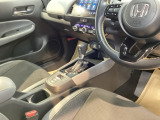 運転席周辺のスマートなレイアウトが、操作のしやすさを実現。快適なドライブをサポートします。