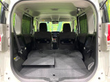 普段のお買い物や通勤、送迎等に十分な荷室スペースを確保しております。セカンドシートを倒すと、大きな荷物の積載も可能です♪