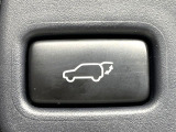 【パワーバックドア】スマートキーや運転席のボタンを押すだけでリアゲートが自動で開閉します!荷物を持っている時や、高い位置にあるバックドアを閉める際に便利な機能です♪
