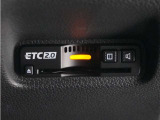 ◆ETC2.0◆進化したドライブ体験。料金収受システムだけだったETCが生まれ変わって、高速道路を賢く使うETC2.0に進化しました。多彩な情報サービスが便利で快適なドライブ体験を提供します。