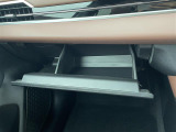 【グローブボックス】大容量のグローブボックスです!!車検証ケース他、日頃使う小物類の収納スペースもたくさんあります!