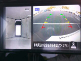 アラウンドビューモニター。上空から見下ろしているかのような映像を映し出して、駐車をスムースにアシストします。