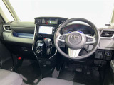 運転席まわりです。 各操作スイッチは使いやすい位置に配置されてます。