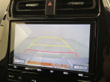 バックモニター付なので後退時に後方が見えるので安心。 車は構造上、死角がたくさんなので万が一を考えると必須ですね。 あくまで補助の為の装備、バックは目視で確認する事が重要ですよ。