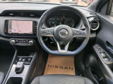 視界が良く操作しやすい運転席 様々なスイッチ類が安全と快適をお届けいたします。