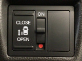 【パワースライドドア】助手席側がパワースライドドアになっており、運転席のスイッチやスマートキーでも開閉が可能です!開口部も広いので乗り降りも楽々♪
