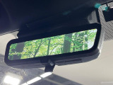 【デジタルインナーミラー】後席の大きな荷物や同乗者で後方が確認しづらい時でも安心!カメラが撮影した車両後方の映像をルームミラー内に表示。クリアな視界で状況の確認が可能です!