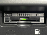 【ETC2.0(DSRC/ITSスポット)】ETCカードを挿入すれば料金所はノンストップで通過できます。ETC限定の割引や、高速道路の情報提供サービスを利用できます。