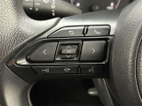 運転中、オーディオの操作をしてて、ハッとしたことはありませんか?ステアリングスイッチは、運転中でもハンドルでオーディオの操作が可能です。安全なドライブをサポートします。