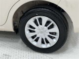 タイヤサイズは165/65R14!ホイールカバーにキズあり。残り溝は6ミリ程度です!