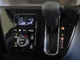 車内を快適に、オートエアコンを装備しています。