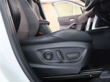 パワーシート搭載。微妙な調整が手軽にでき、ピッタリなポジションで運転することが可能です。