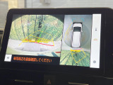 【パノラミックビューモニター】専用のカメラにより、上から見下ろしたような視点で360度クルマの周囲を確認することができます☆死角部分も確認しやすく、狭い場所での切り返しや駐車もスムーズに行えます。