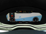 安全で快適な運転をサポートするアウディバーチャルコックピット。多機能でありながら優れた操作性で、シンプルで美しいインテリアデザインに溶け込んでいます。
