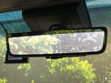 【デジタルインナーミラー】後席の大きな荷物や同乗者で後方が確認しづらい時でも安心!カメラが撮影した車両後方の映像をルームミラー内に表示。クリアな視界で状況の確認が可能です!