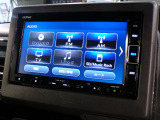 CD、DVD、Bluetooth、AM、FM、スマートフォン接続ができます。