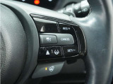◆アダプティブクルーズコントロール◆予め設定した車速内でクルマが自動的に加減速。前走車との適切な車間距離を維持しながら追従走行します。【LKAS】車線維持支援システムでステアリング操作を支援。