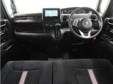 ◆インテリアパネル◆視界広々で非常に運転しやすくロングドライブでも疲れを感じさせないすっきりとまとまったインパネ周りです。