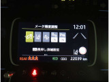 レーンディパーチャーアラートとは車線または走路からの逸脱の可能性を警告すると共に、車線または走路からの逸脱を避けるためのハンドル操作の一部を支援する機能です。詳細は販売店スタッフまでおたずねください。