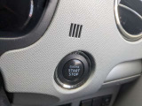 エンジンをかけるときはワンプッシュでOK!鍵穴を指す手間がないのでとても便利です!