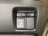 左側電動スライドドアは運転席からでも操作ができるように、ハンドル付近に開閉の操作スイッチが付いています。