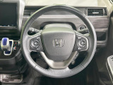 【純正革巻きステアリング】上質な革を使用することで、手にしっかり馴染みとても運転しやすいハンドルです♪