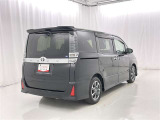 走りにこだわりながら収納力も持ち合わせたお車です。荷物を載せて軽快なドライブを楽しめますよ♪
