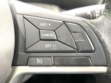 【クルーズコントロール】高速道路もラクラク走行。アクセルを離しても一定速度で走行ができ、長距離運転時の負担を軽減!加速・減速も簡単なスイッチ操作で調整できます。
