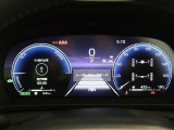 スタイリッシュなデザインのインパネ。各操作スイッチは使いやすい位置に配置されてます。